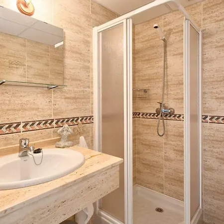 公寓 Senorio De Gonzaga Great 2 Bedroom With A Lovely Community Pool In The Heart Of Nueva Andalucia *