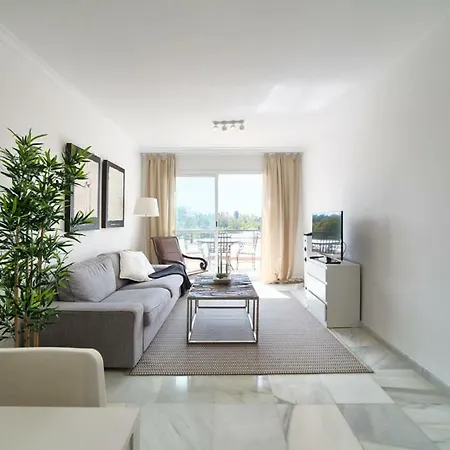 Senorio De Gonzaga Great 2 Bedroom With A Lovely Community Pool In The Heart Of Nueva Andalucia 马尔韦利亚