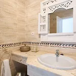 Daire Senorio De Gonzaga Great 2 Bedroom With A Lovely Community Pool In The Heart Of Nueva Andalucia *