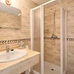 Daire Senorio De Gonzaga Great 2 Bedroom With A Lovely Community Pool In The Heart Of Nueva Andalucia *