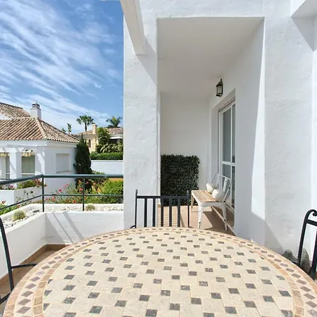 아파트 Senorio De Gonzaga Great 2 Bedroom With A Lovely Community Pool In The Heart Of Nueva Andalucia