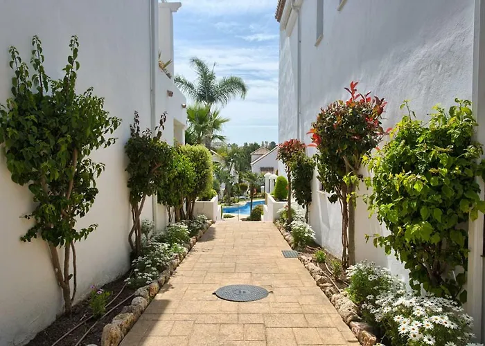 Lejlighed Senorio De Gonzaga Great 2 Bedroom With A Lovely Community Pool In The Heart Of Nueva Andalucia