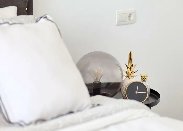 Senorio De Gonzaga Great 2 Bedroom With A Lovely Community Pool In The Heart Of Nueva Andalucia