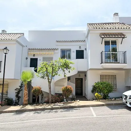 Senorio De Gonzaga Great 2 Bedroom With A Lovely Community Pool In The Heart Of Nueva Andalucia דירה מארבלה