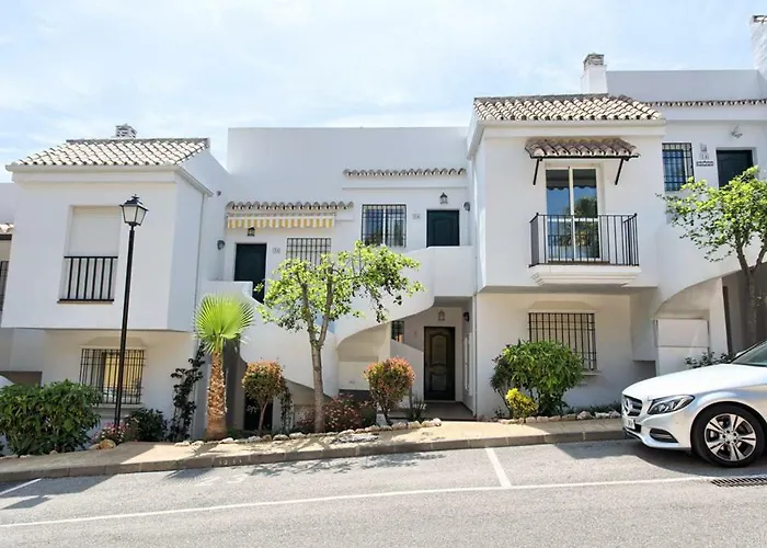 Senorio De Gonzaga Great 2 Bedroom With A Lovely Community Pool In The Heart Of Nueva Andalucia דירה מארבלה
