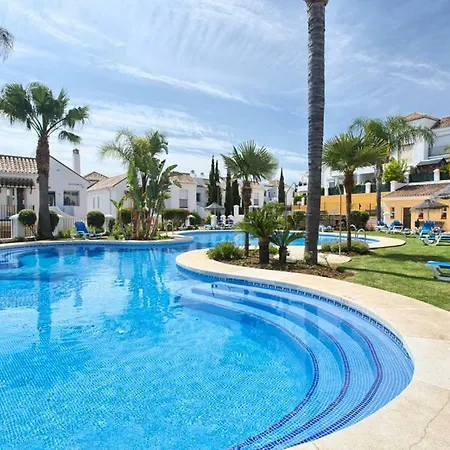 Senorio De Gonzaga Great 2 Bedroom With A Lovely Community Pool In The Heart Of Nueva Andalucia Διαμέρισμα